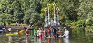En imágenes: El Descenso Folclórico del Río Esva, en Trevías, reúne a más de doscientas personas