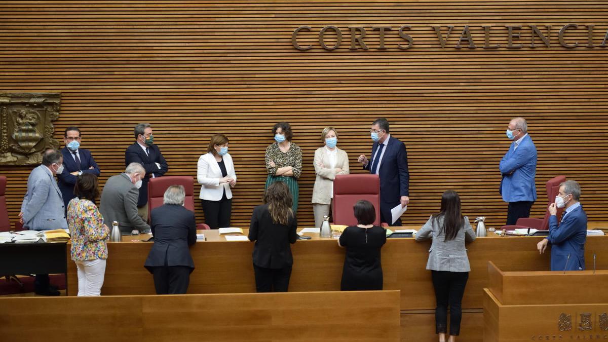 Un momento de receso en el pleno para celebrar la Junta de Síndics en el mismo parlamento.