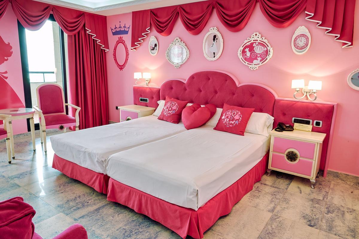 Marina d'Or ha propone al visitante habitaciones temáticas, sobre piratas, mundo submarino, princesas... para vivir una experiencia vacacional única.