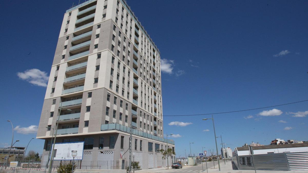 Un bloc construït en el sector Tulell, que va passar a les mans de la Sareb, en una imatge d’arxiu