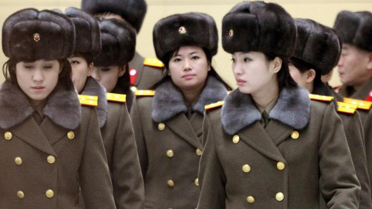 zentauroepp32142889 members of the moranbong band of north korea arrive at beiji171121115219