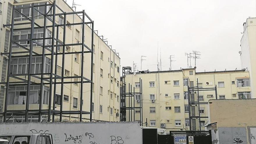 150 bloques de viviendas de Badajoz tienen ya ascensor exterior y 300 lo necesitan