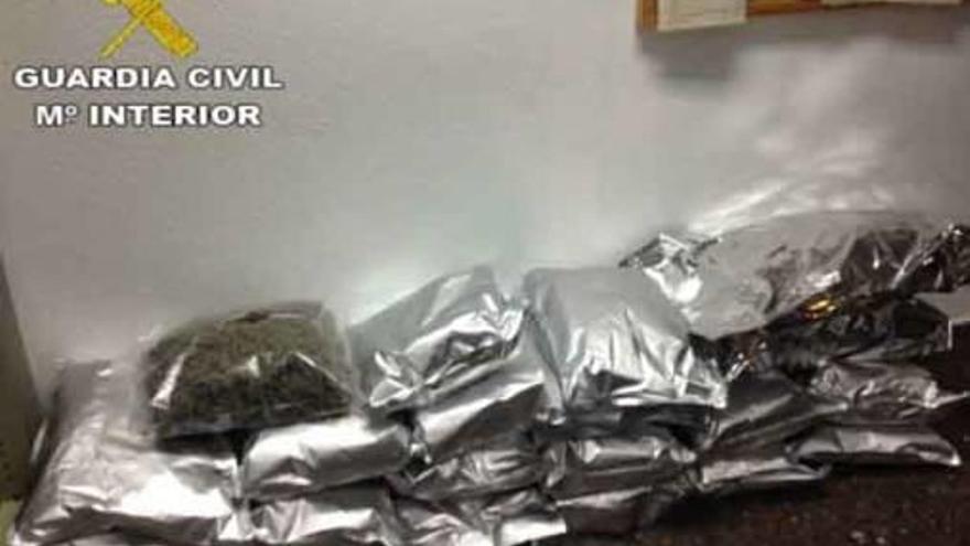 Descubren 20 kilos de marihuana ocultos tras una carga de toallitas en Sagunt
