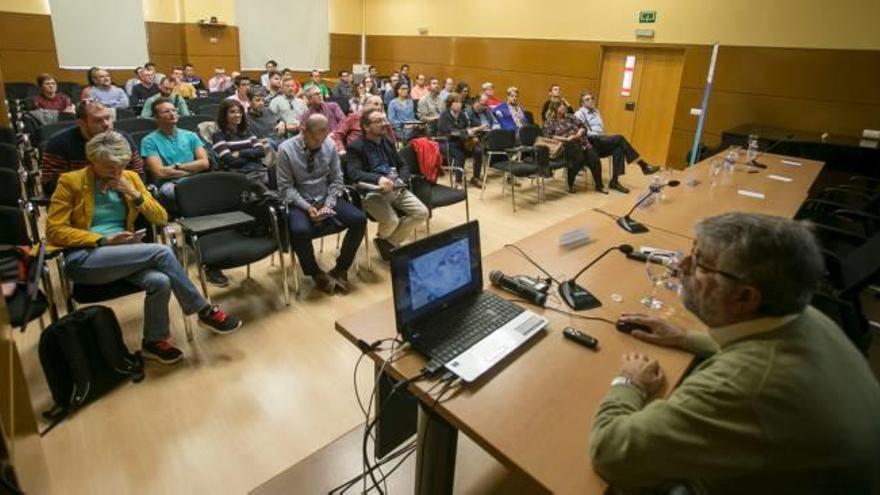 El experto en gotas frías Agustín Jansà, durante la ponencia de ayer.