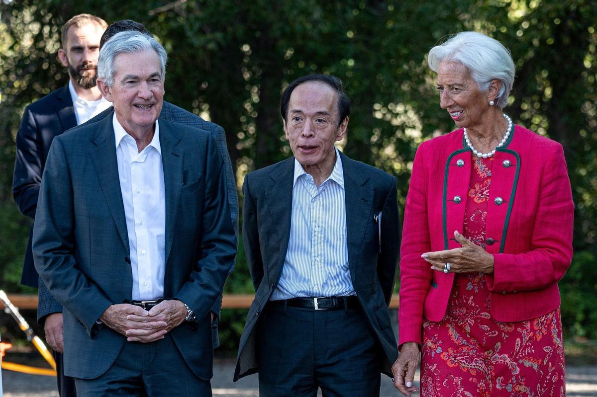 Jerome Powell, Kazuo Ueda y Christine Lagarde, en Jackosn Hole (EEUU).