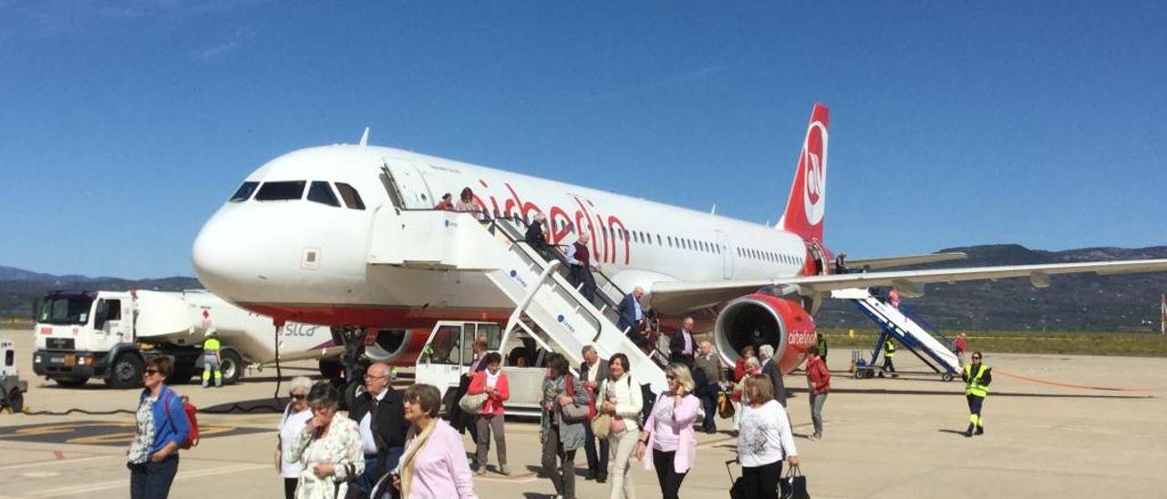 Turistas austriacos que aterrizaron en Castelló en 2017 con vuelos chárter.