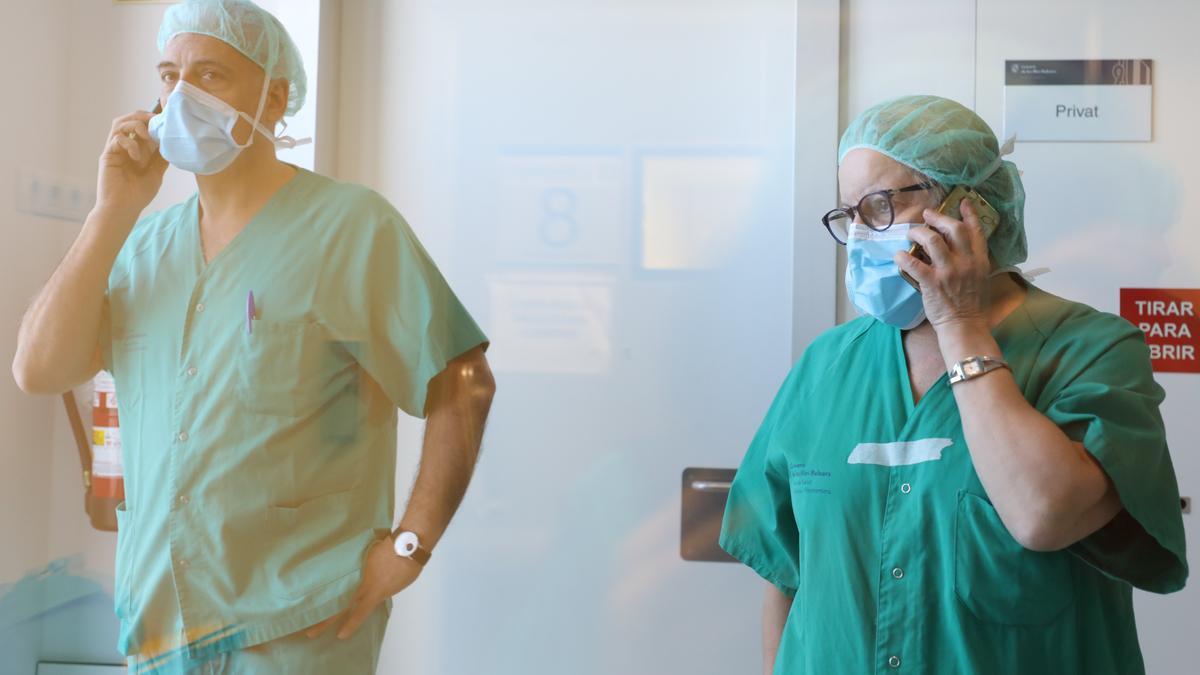 Eduardo Escudero, haciendo gestiones durante una donación de órganos en el Hospital Can Misses.
