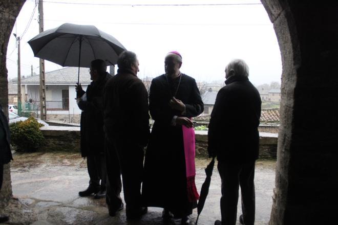GALERÍA | El obispo de Astorga, de nuevo por Sanabria