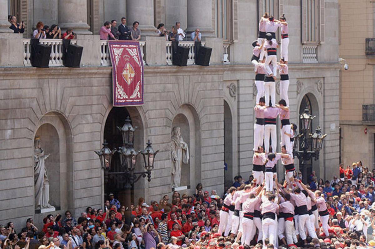 Celebració del 43è aniversari dels Castellers de Barcelona, a la plaça de Sant Jaume.