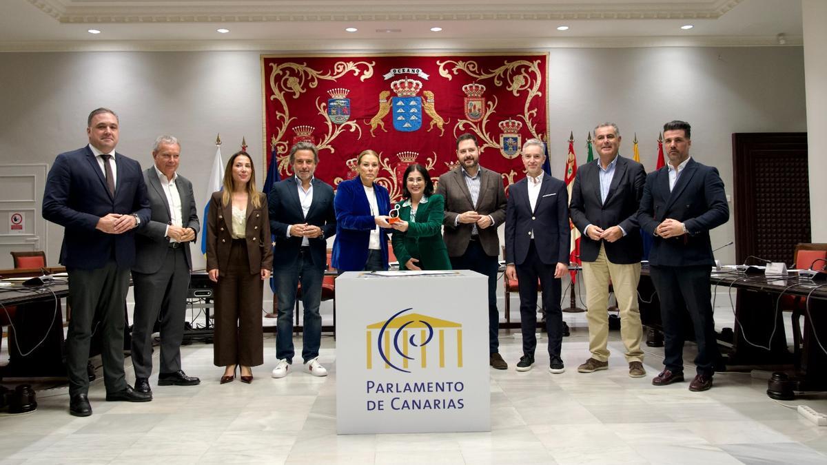 Foto de familia durante el acto de la candidatura de Las Palmas de Gran Canaria como Capital Europea de la Cultura 2031.
