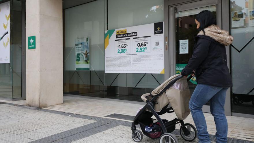 La banca debe casi 1.000 millones de euros a los hipotecados gallegos, sobre todo por cláusulas suelo