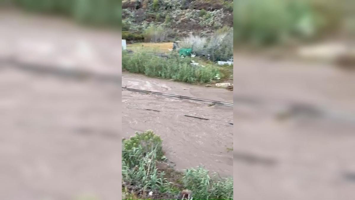 Desbordamiento por la borrasca Therese del barranco que separa los municipios de Mogán y San Bartolomé de Tirajana