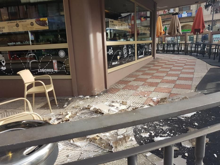 Herido un hombre al desprenderse el techo de una terraza en Oviedo