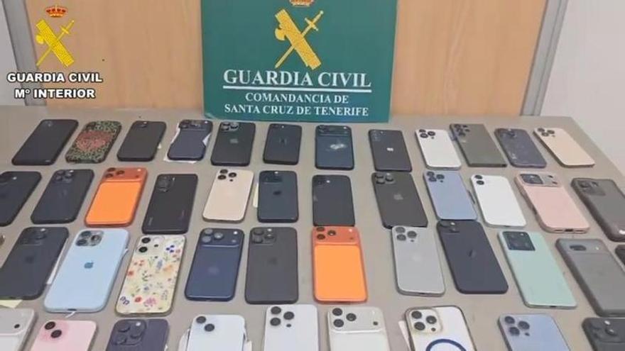 La Guardia Civil arresta en Tenerife a un joven con 47 móviles robados