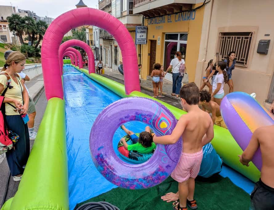GALERÍA I Las imágenes de la fiesta del agua en Benicàssim