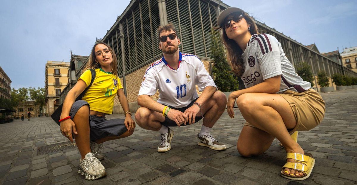 Les samarretes de futbol conquereixen el carrer Les samarretes de futbol conquereixen el carrer