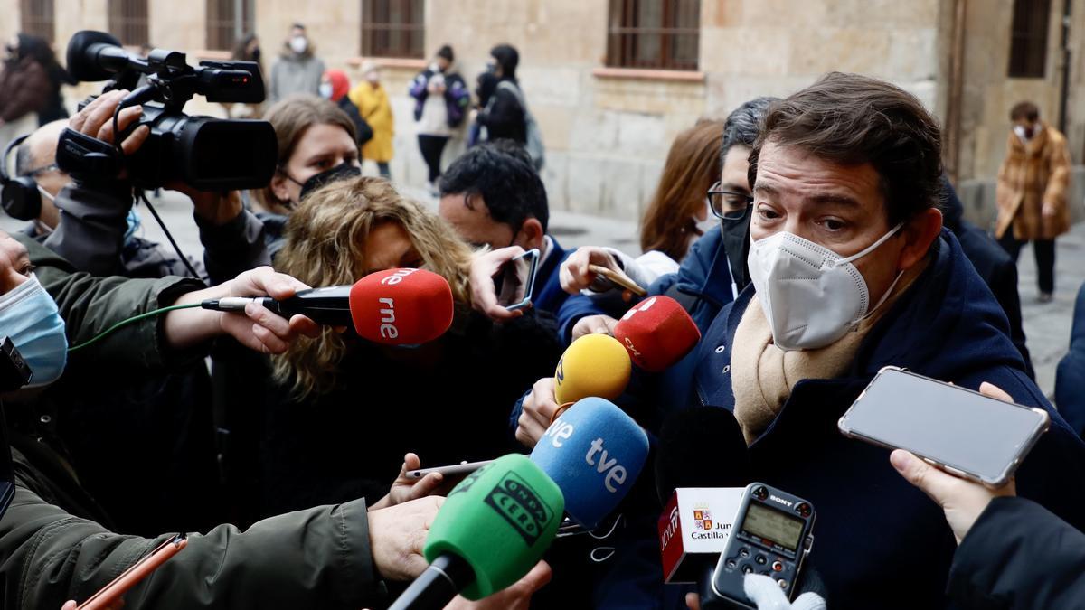 Mañueco, durante una rueda de prensa.