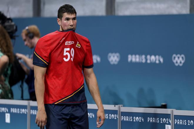 Daniel Dujshebaev se lamenta tras perder el partido de semifinal de balonmano entre Alemania y España de los Juegos Olímpicos París 2024 