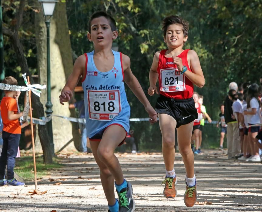 Más de mil niños -muchos acompañados por sus padres y sus madres- participaron en Castrelos en el XXI Cross Escolar-AD Castro San Miguel