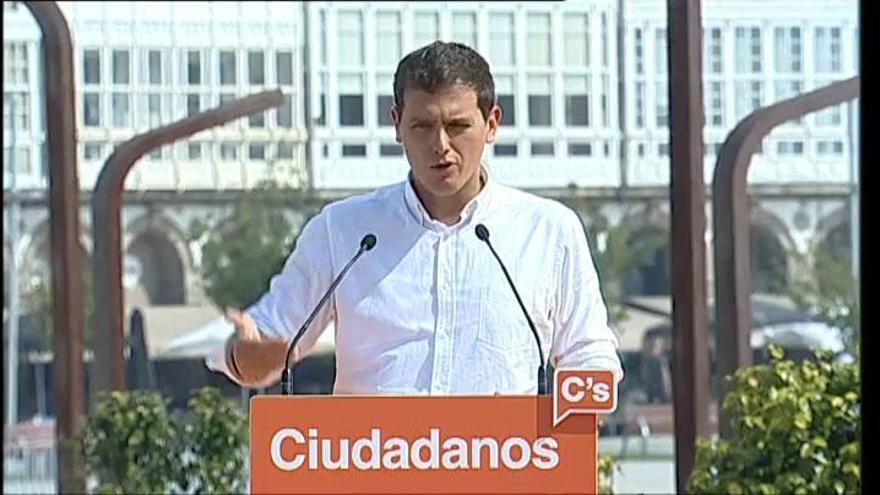 Rivera: "PP y PSOE están jugando a cansar a la gente"