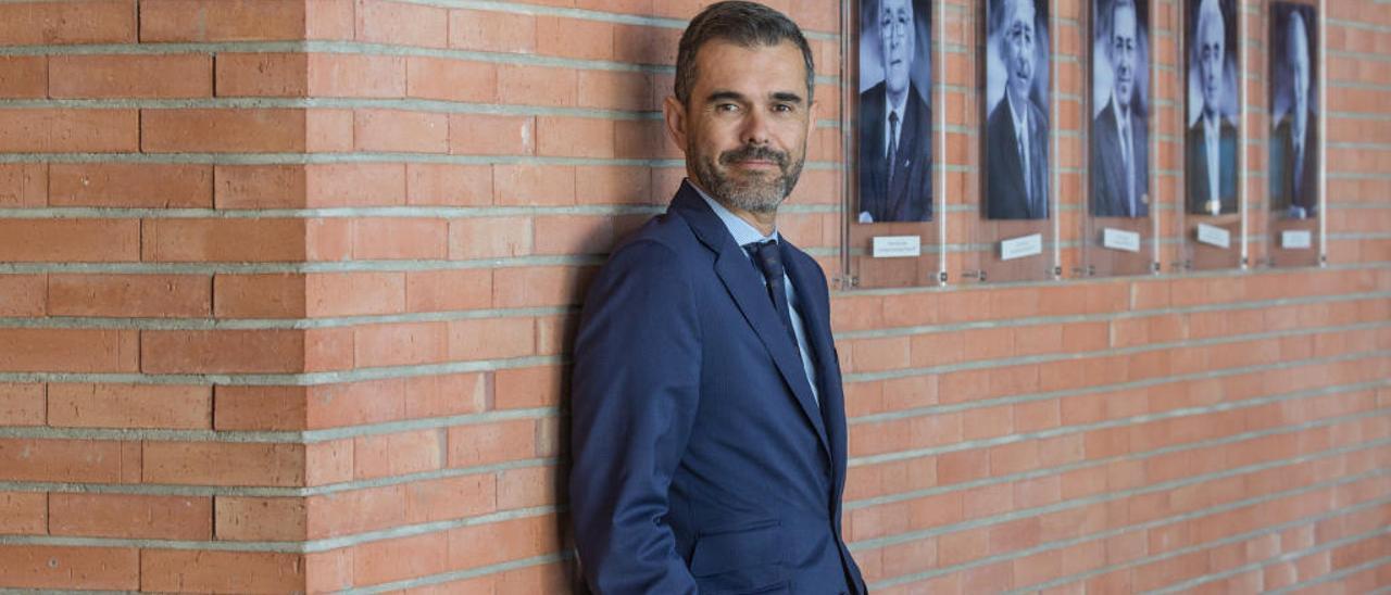 Cayetano Sánchez Butrón, ayer, en la sede de la escuela de negocios Fundesem, en Alicante.