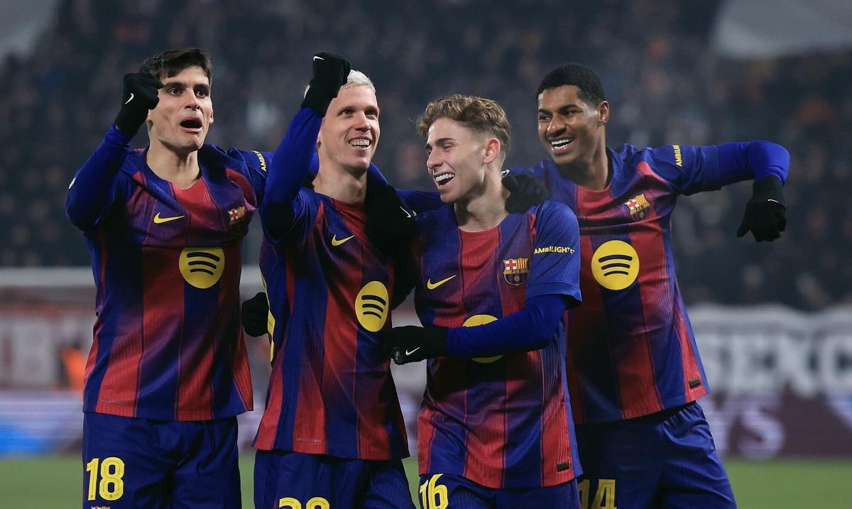 Los jugadores del Barça celebran el tercer tanto del partido frente al Slavia de Praga.