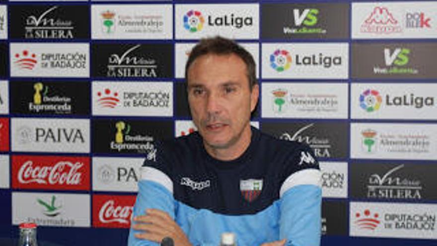 Rodri, entrenador del Extremadura.