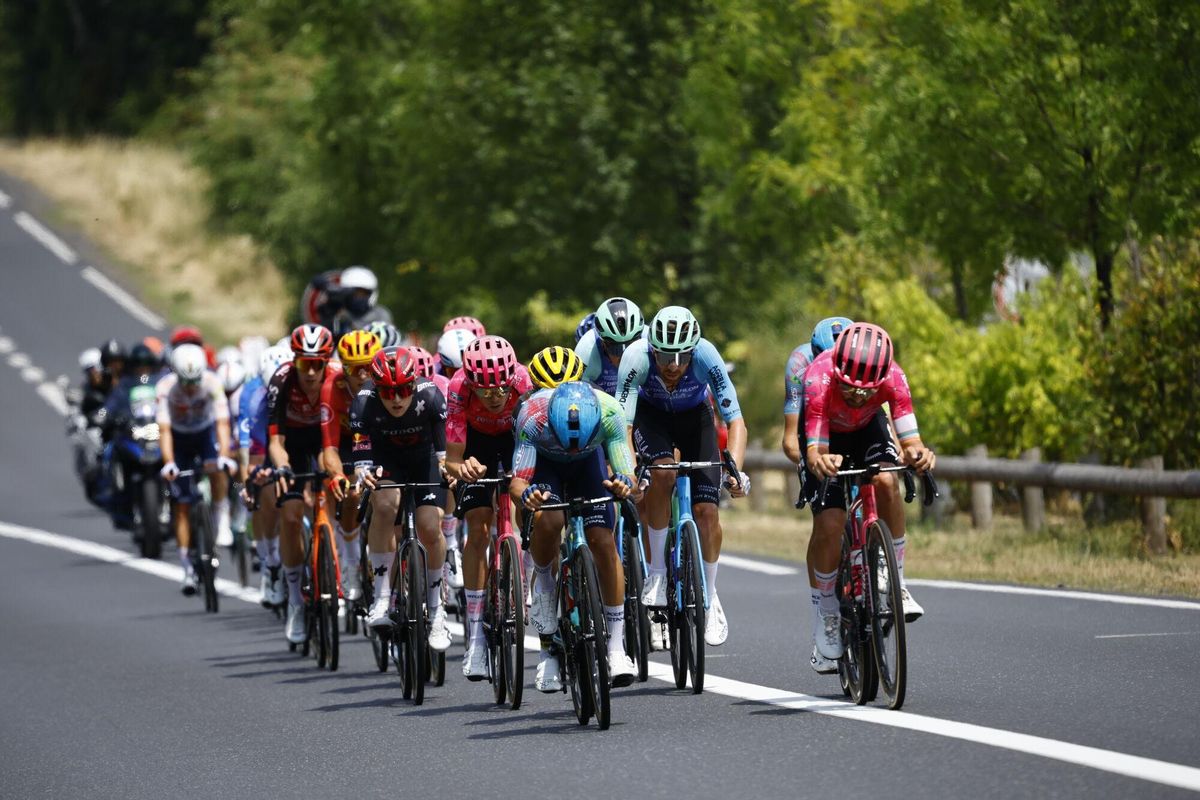 (France), 14/07/2025.- The breakaway group competes during the 10th stage of the Tour de France cycling race over 165.3km from Ennezat to Le Mont Dore Puy de Sancy, France, 14 July 2025. (Ciclismo, Francia) EFE/EPA/MARTIN DIVISEK