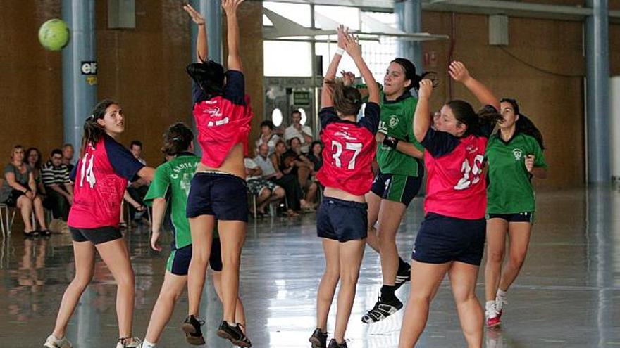 Uno de los partidos que se jugaron ayer en la Institución Ferial Alicantina de la Torrellano Cup.