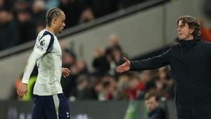 Xavi Simons, expulsado ante el Liverpool