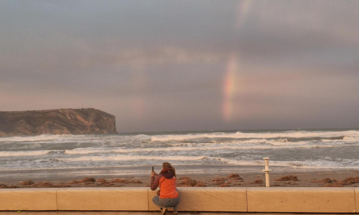 Xàbia y el prodigio: un arcoíris en la sombría tempestad