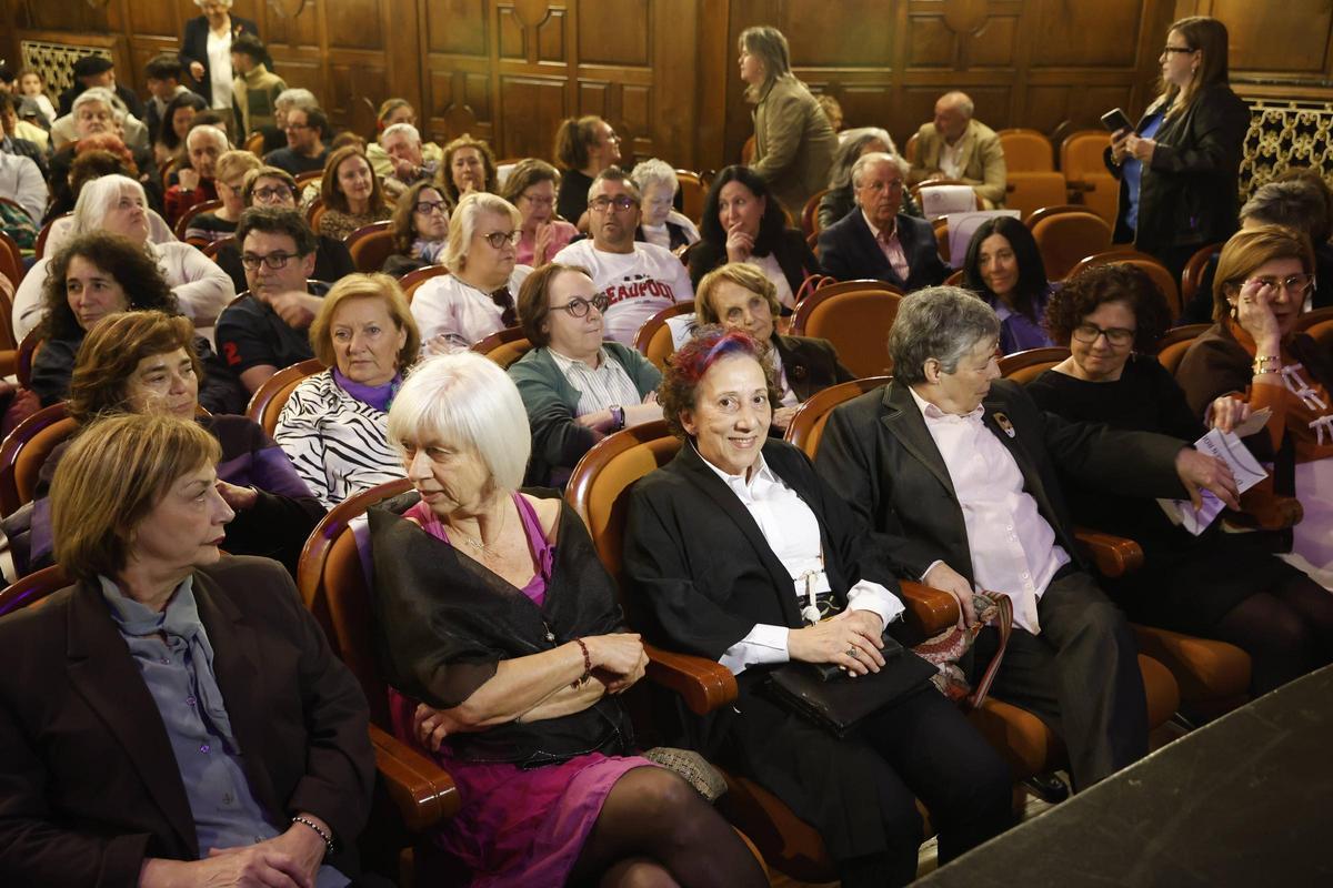 El talento asturiano y el compromiso por la igualdad, en Oviedo: estas son las once premiadas en la Gala Miradas Violetas El talento asturiano y el compromiso por la igualdad, en Oviedo: estas son las once premiadas en la Gala Miradas Violetas