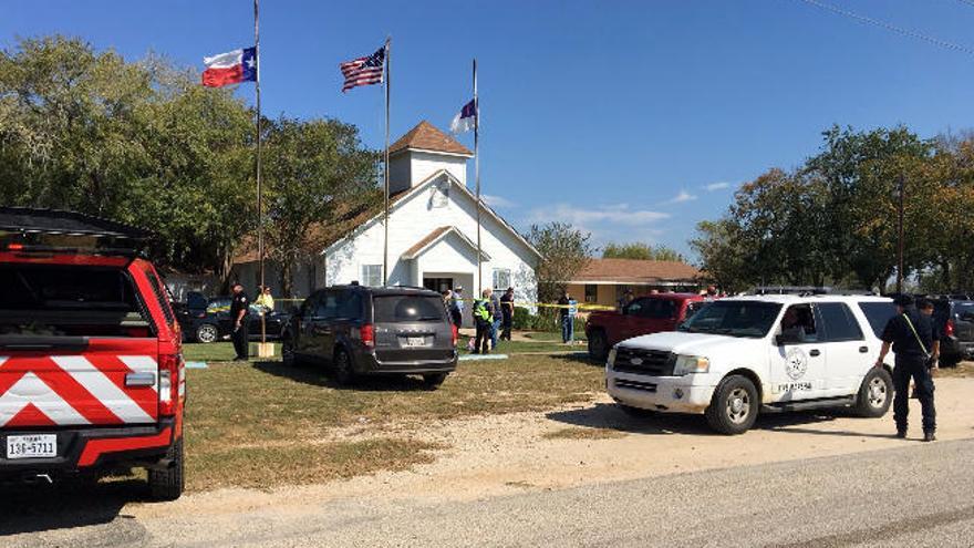 Un hombre mata a tiros a 28 personas y deja 24 heridos en una iglesia en Texas