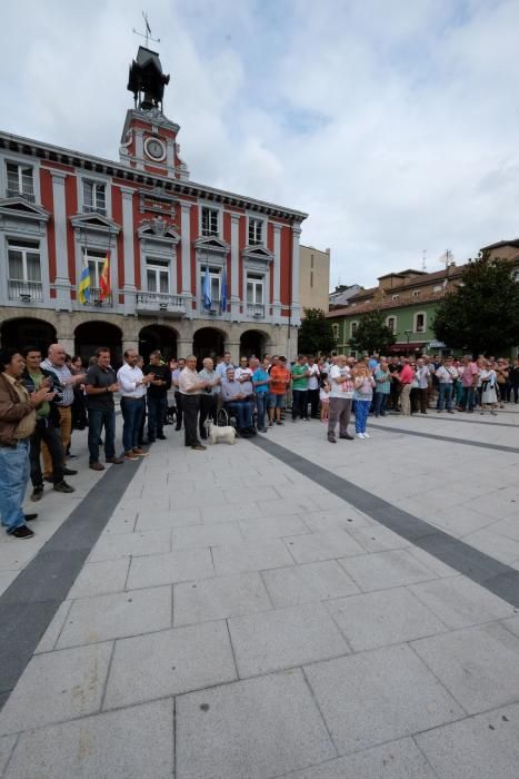 Minuto de silencio en Mieres