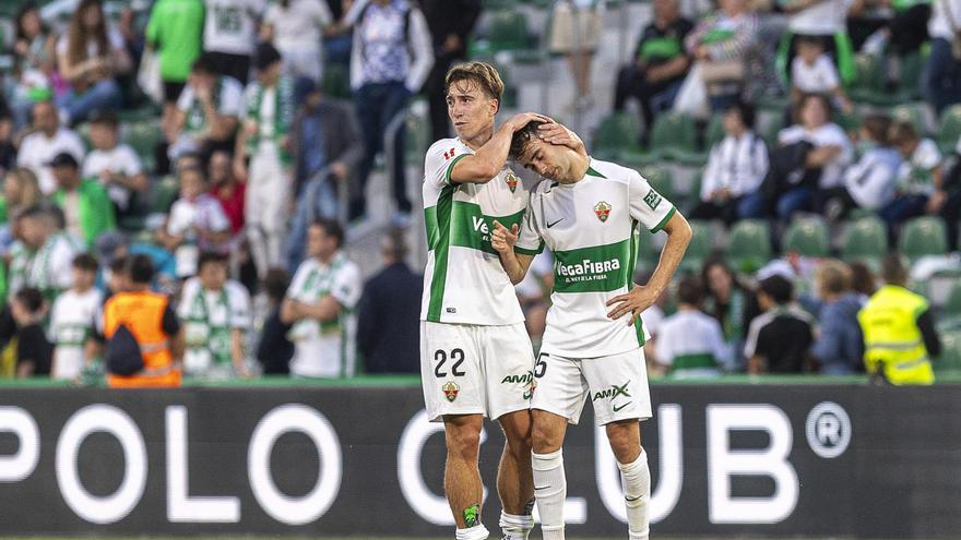 El Elche vuelve a recibir tres goles como local un año después