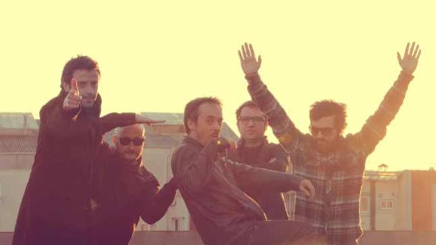 Love of Lesbian con  Santi Balmes, en el centro. // FdV