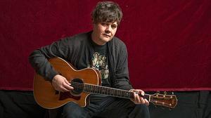 Ron Sexsmith interpreta en acústic la cançó ’If only avenue’.