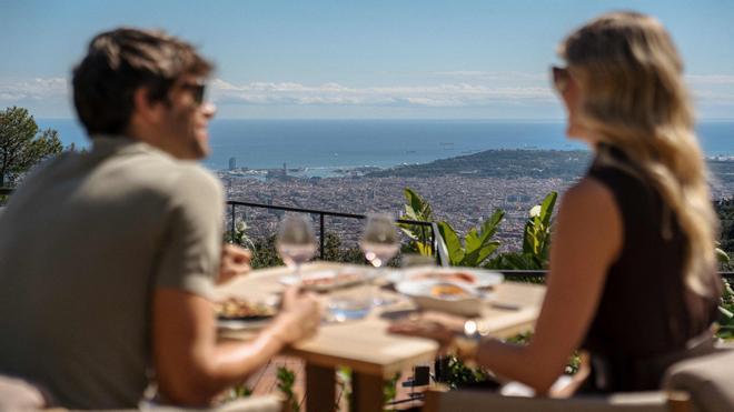 1925 Vermutería y Albarada: una gilda, una lubina salvaje y las vistas más panorámicas de Barcelona