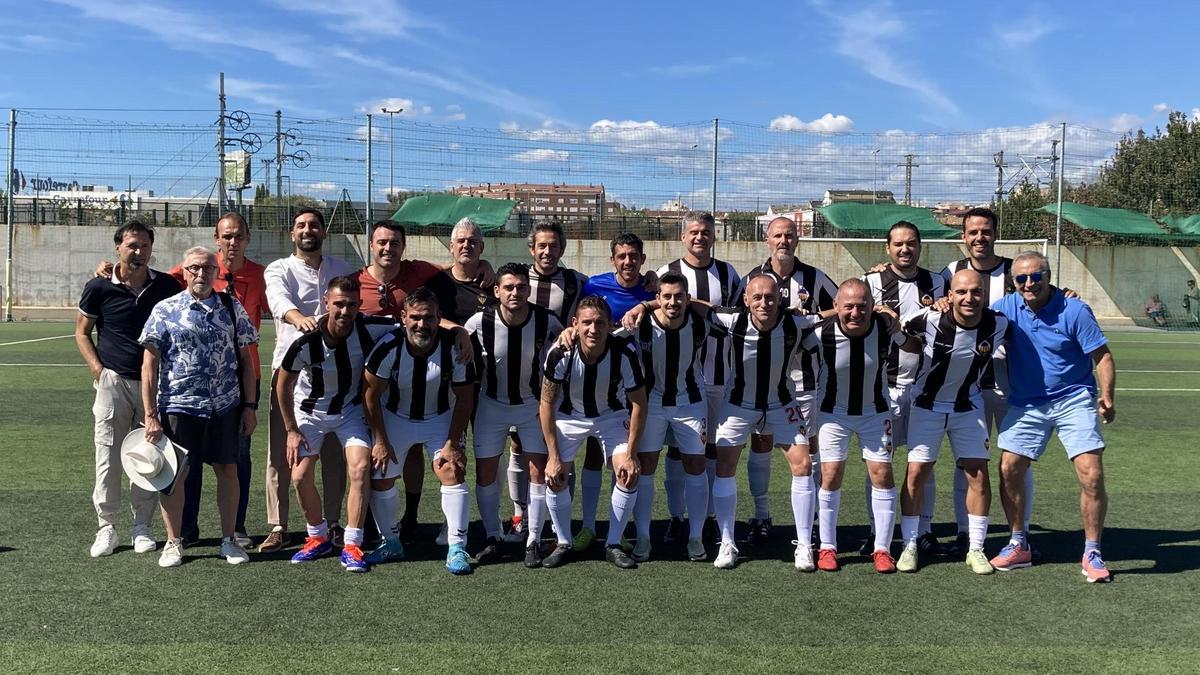 De pie: Rade Tosic, Manuel Altava, Melchor Leal, Juan Antonio Jiménez, Oscar Sebastiá, Manu Rubio, Fidel Corella, Diego Foruria, Raúl Muñoz, Pepe Tena, José R. Gabarri, Álvaro Martí. Agachados: Iván Felices, Sergio Gual, Andrés Sánchez, Jonatan Sánchez, Joaquín Torres, David Deusdad, Juan Carlos Gozalbo, Ramiro Hernández, Víctor Salvador.