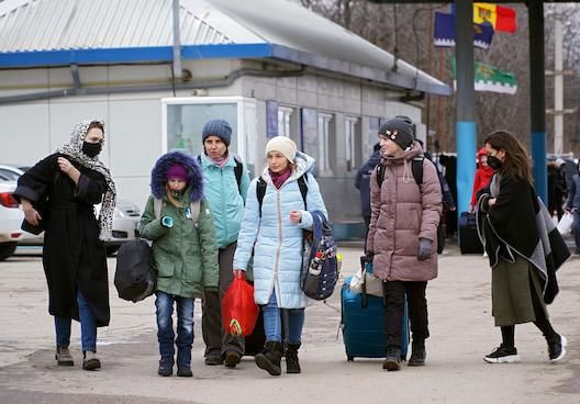 Mujeres ucranianas refugiadas en la frontera con Moldavia.
