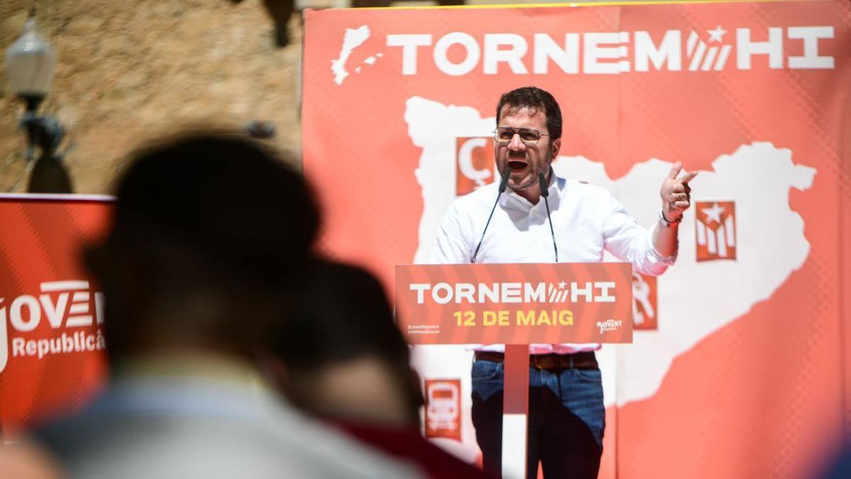 El presidente de la Generalita y candidato a la reeleción, Pere Aragonès, en un acto de las juventudes de ERC en Barcelona, el 5 de mayo de 2024.