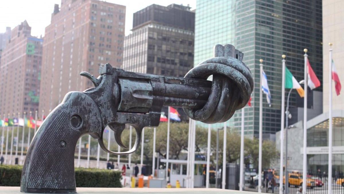 Un monumento contra las armas.