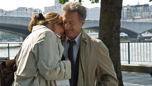 Emma Thompson y Dustin Hoffman, en una escena de la película ’Nunca es tarde para enamorarse’.