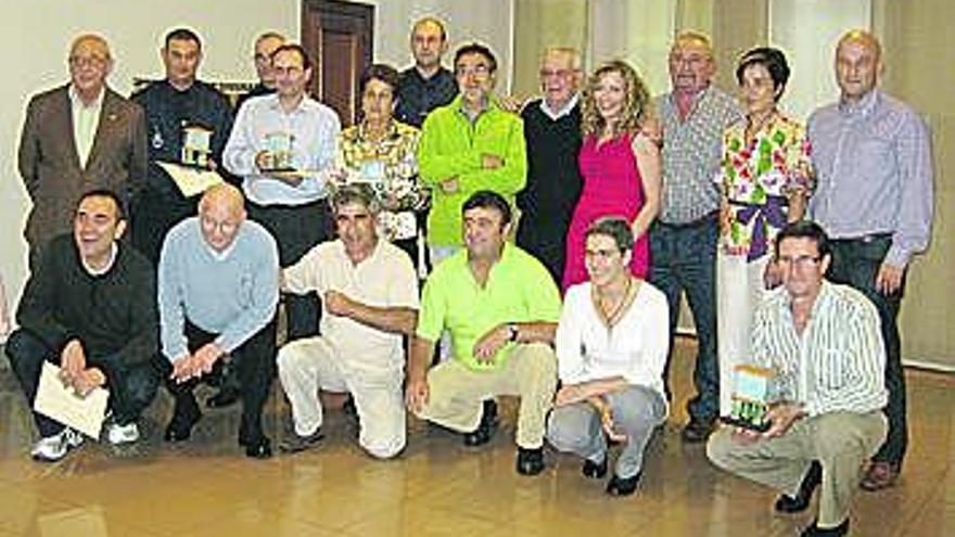 Foto de familia de los premiados ayer en Villaviciosa.