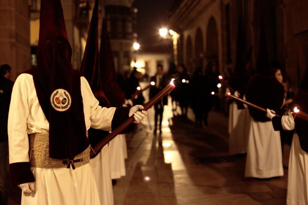 Procesión de la Hermandad de los Estudiantes de Oviedo