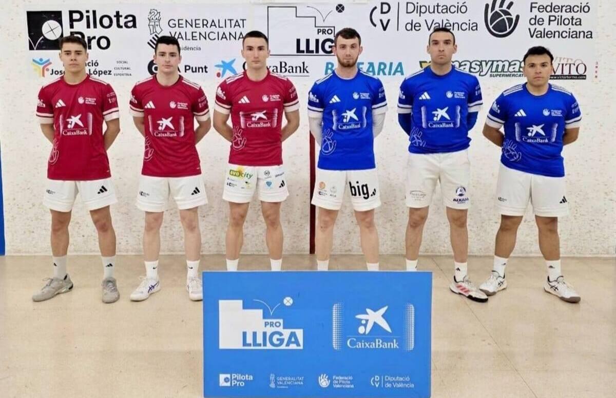 Els blaus van guanyar els rojos en la partida de divendres al Trinquet Ciscar de Piles