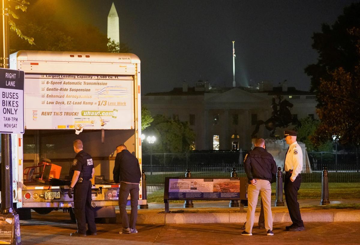 Box truck crashes into security barriers near White House