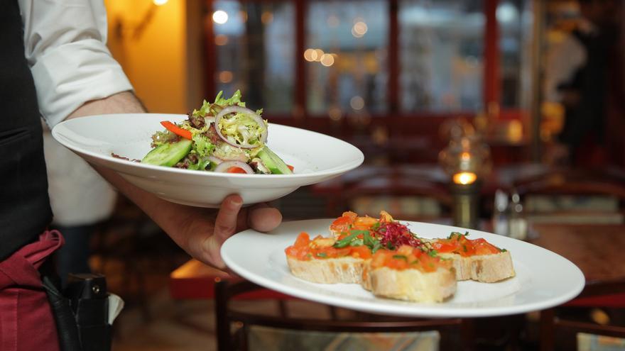 Polémica por la oferta laboral de un restaurante del centro de Alicante