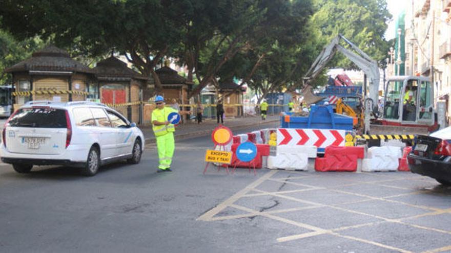 Desvíos en el lateral norte de la Alameda Principal, este martes.