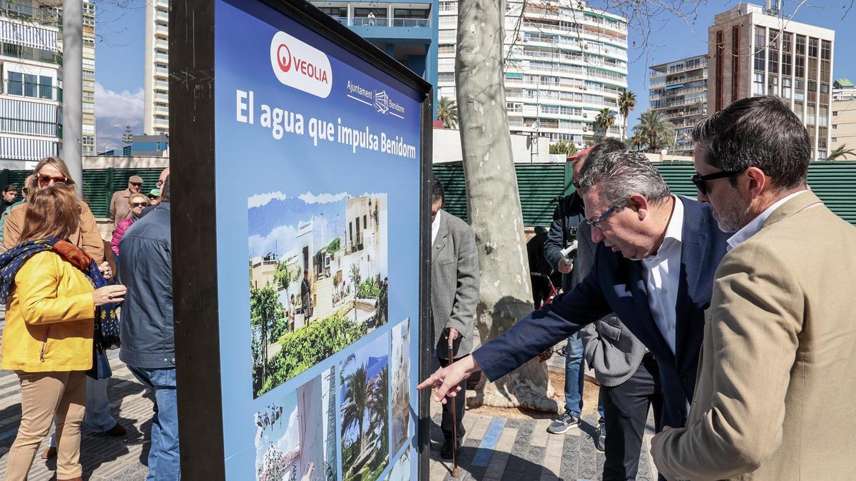 La exposición esta compuesta por  30 imágenes y noticias históricas publicadas por este periódico a lo largo de los últimos 40 años.